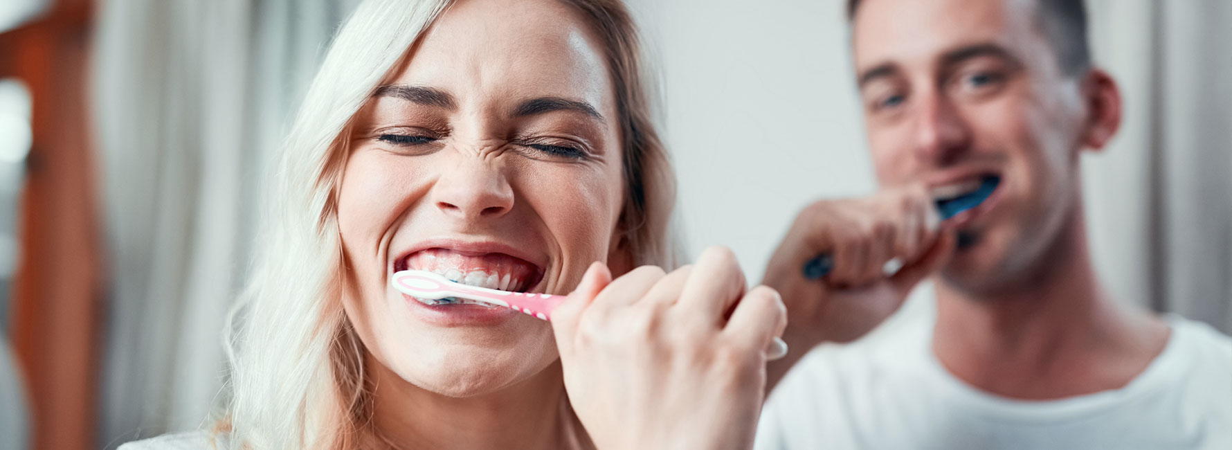 Wieso spricht man von "Haaren auf den Zähnen"? Zahnärzte am CentrO.